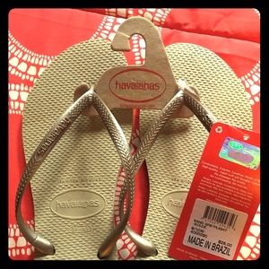 NWT havaiana’s sz 9 US light gold sand